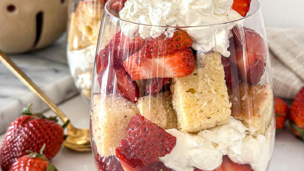 Easy Strawberry Shortcake Parfaits (With Pound Cake)