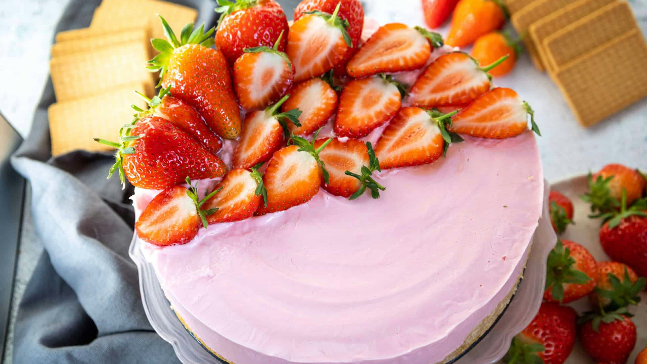 Strawberry no bake cheesecake