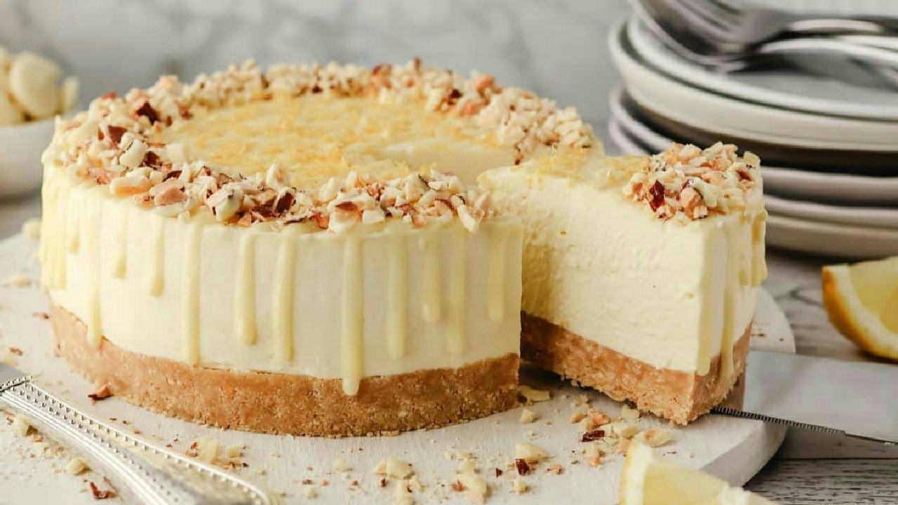Lemon and white chocolate cheesecake