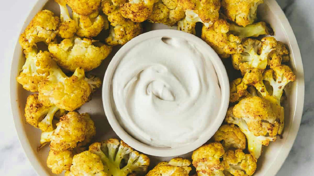 Flourless Buffalo Cauliflower Bites (Oven