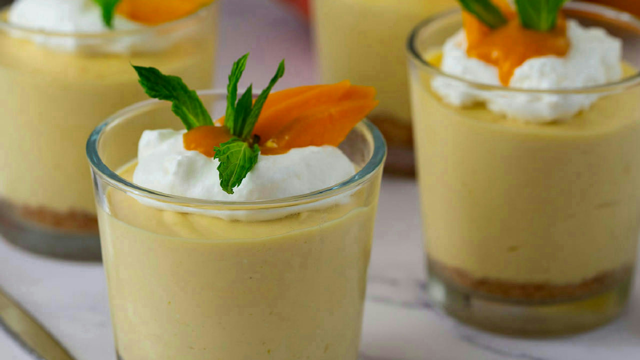 Mini No-Bake Mango Cheesecake Cups (Easy Summer Dessert)