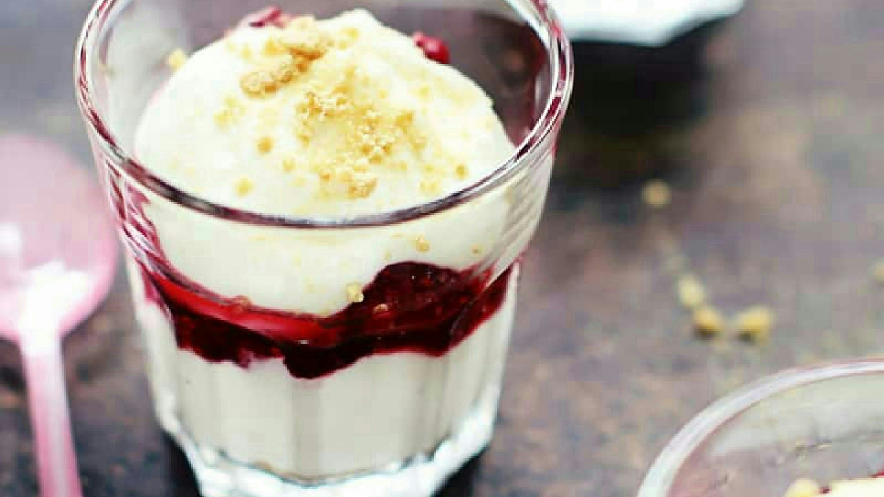 Easy No-Bake Raspberry Cheesecake Pots - Foodess