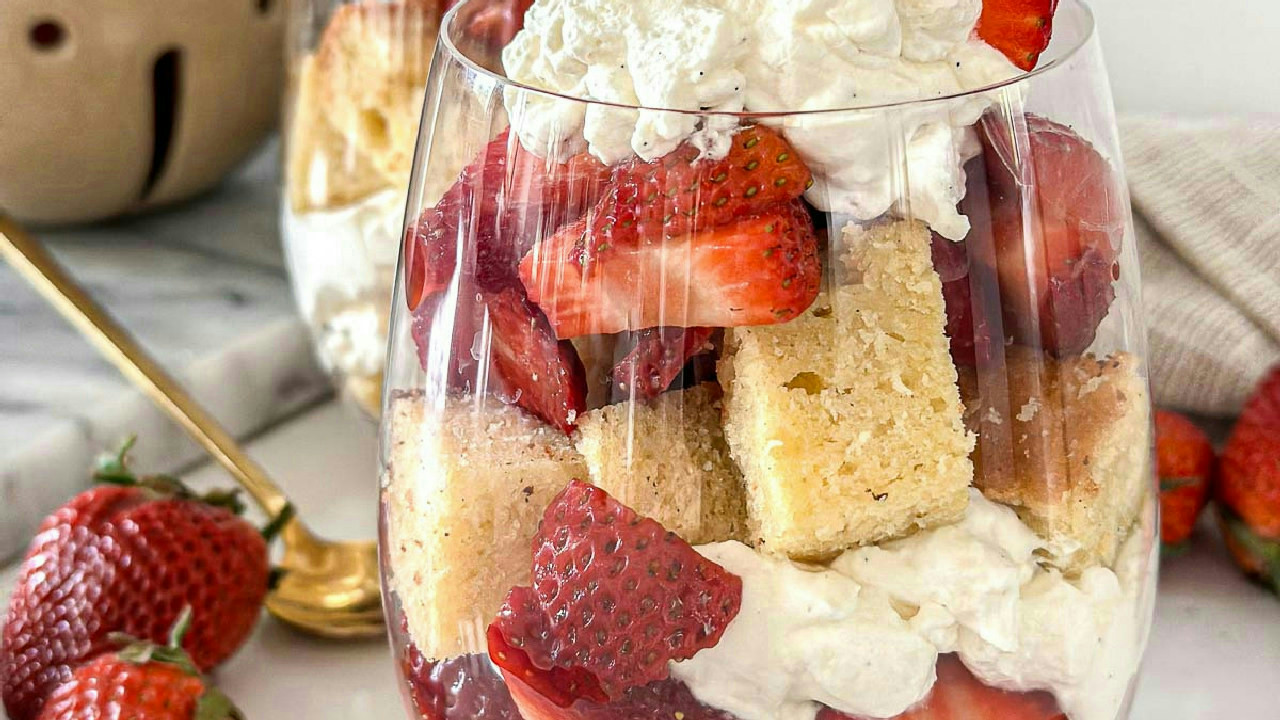 Easy Strawberry Shortcake Parfaits (With Pound Cake)