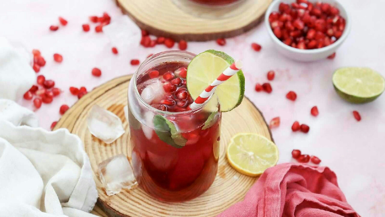 Virgin Pomegranate Fizz: Refreshing, Fizzy Mocktail