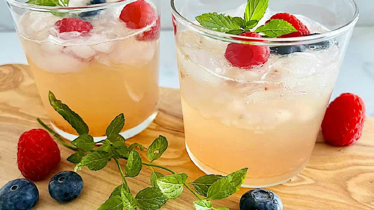 Berry Ginger Beer Mocktail