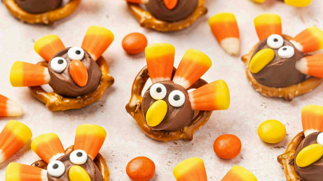 Easy Rolo Pretzel Turkeys Kids Will Love!