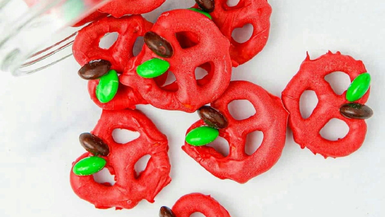 Easy Candy Apple Pretzel Bites