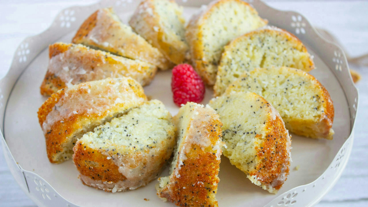 Lemon Poppy Seed Bundt Cake