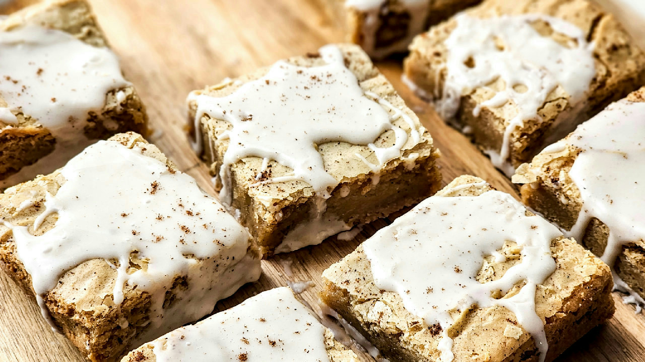 Chai Latte Blondies with Vanilla Cinnamon Glaze