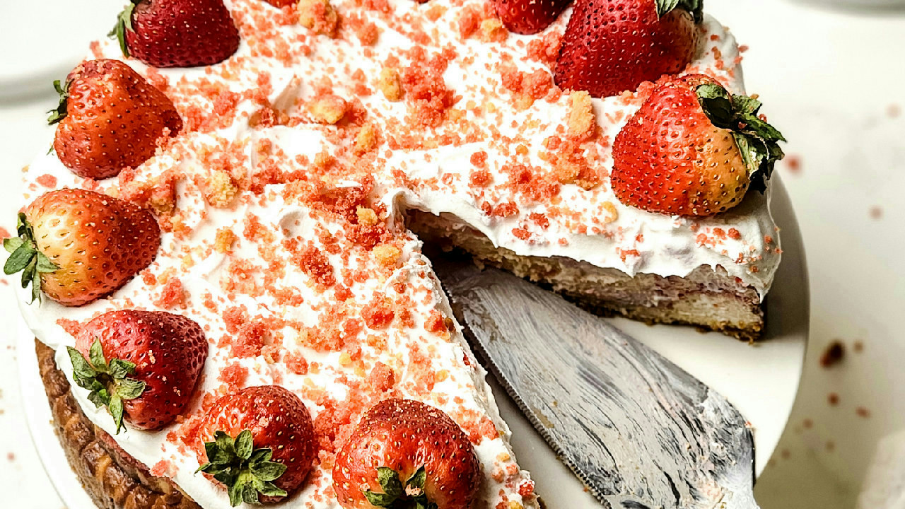Strawberry Crunch Cheesecake