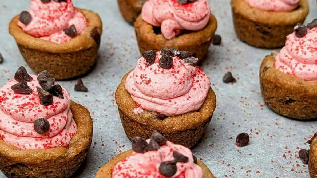 Raspberry Cookie Cups 