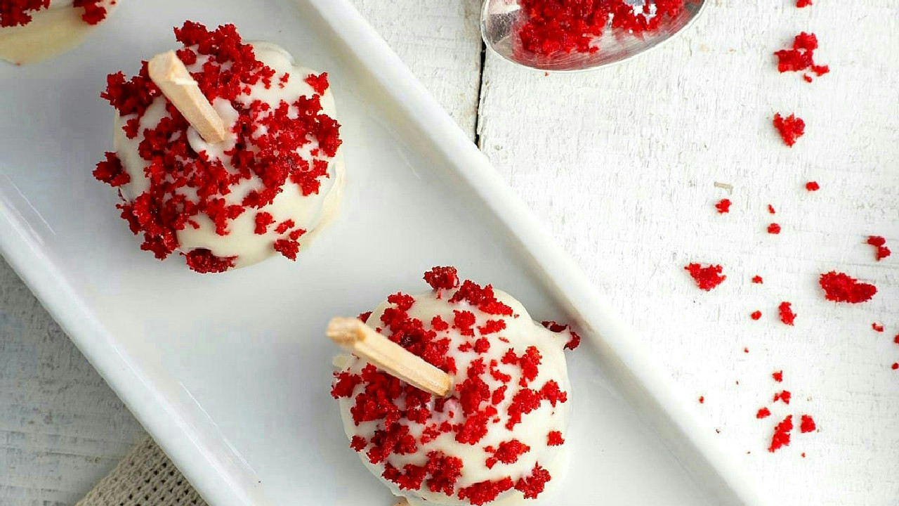Red Velvet Cake Pops