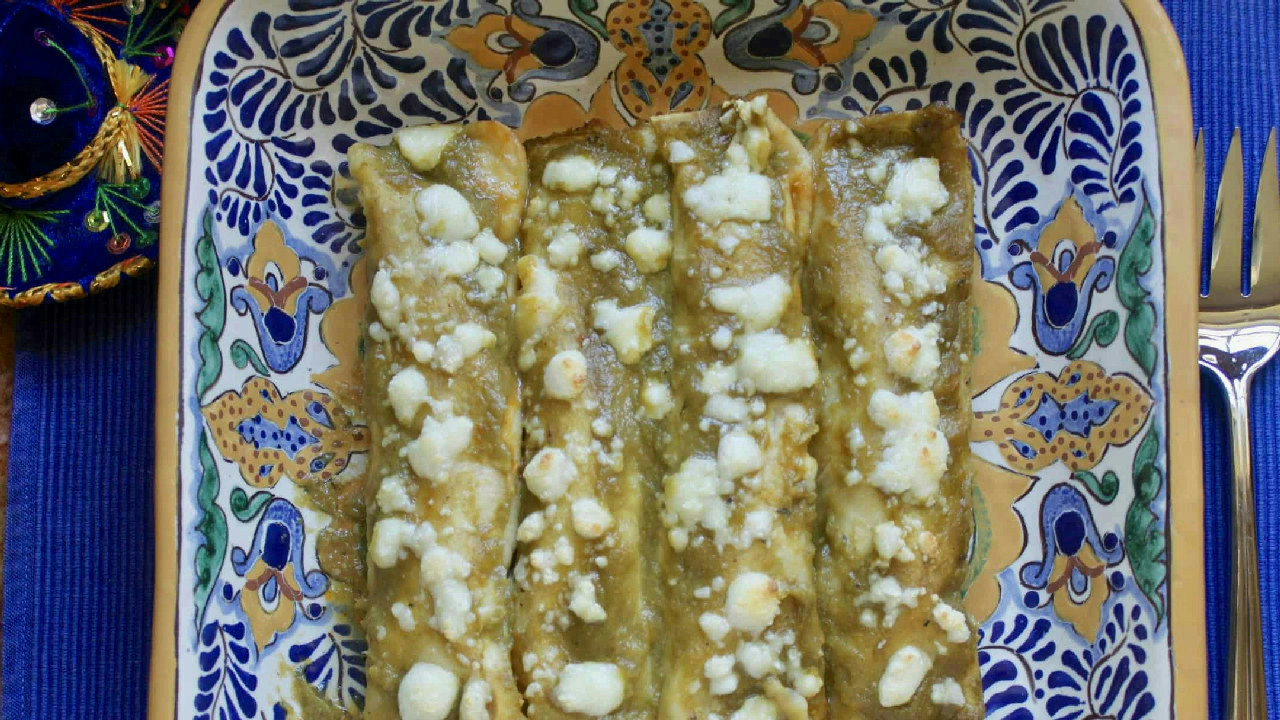 Green Chicken Enchiladas (Easy Green Chile Sauce)