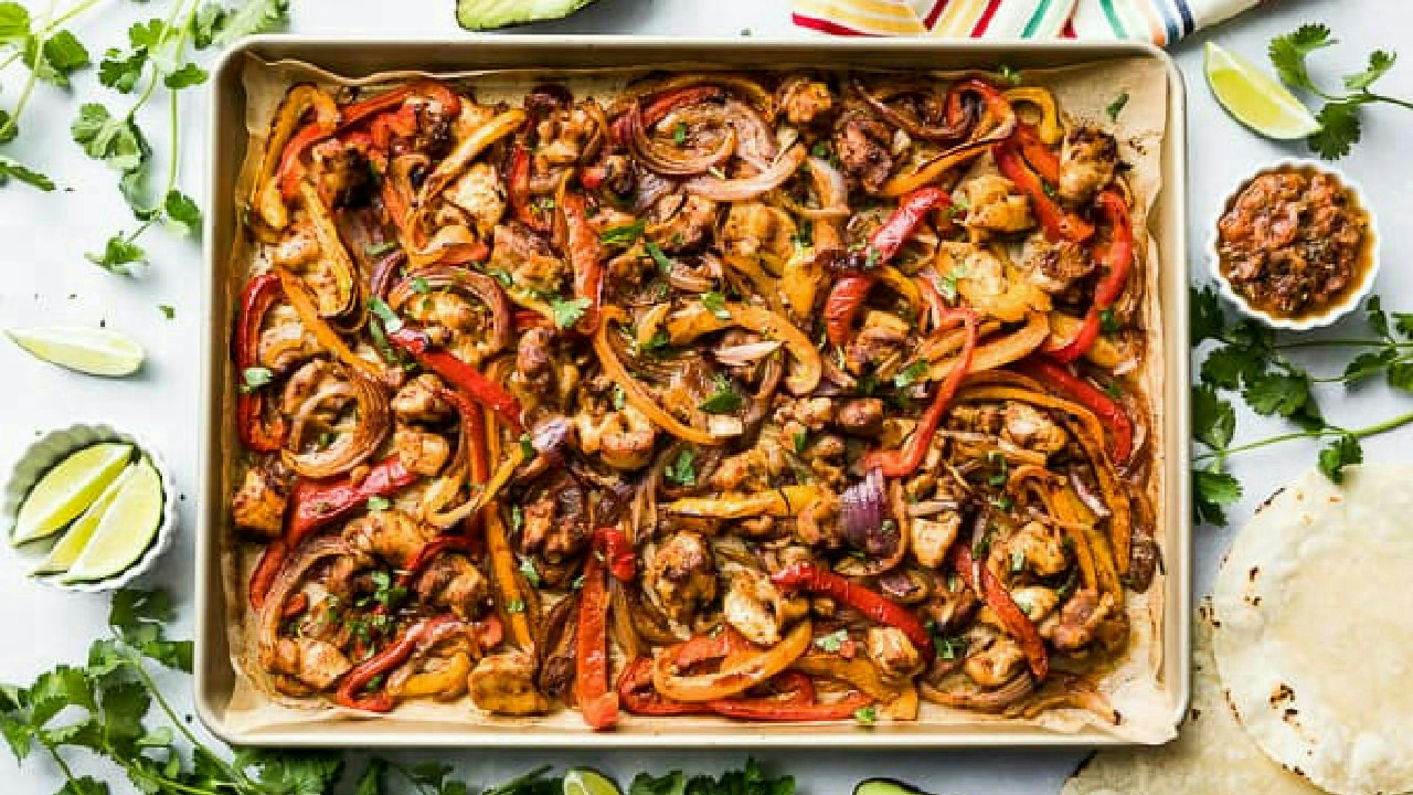 Healthy Chicken Sheet Pan Fajitas (Whole30)