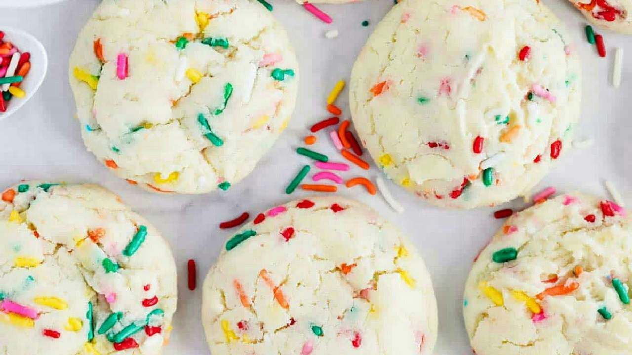 Funfetti Cake Mix Cookies (3-Ingredients)