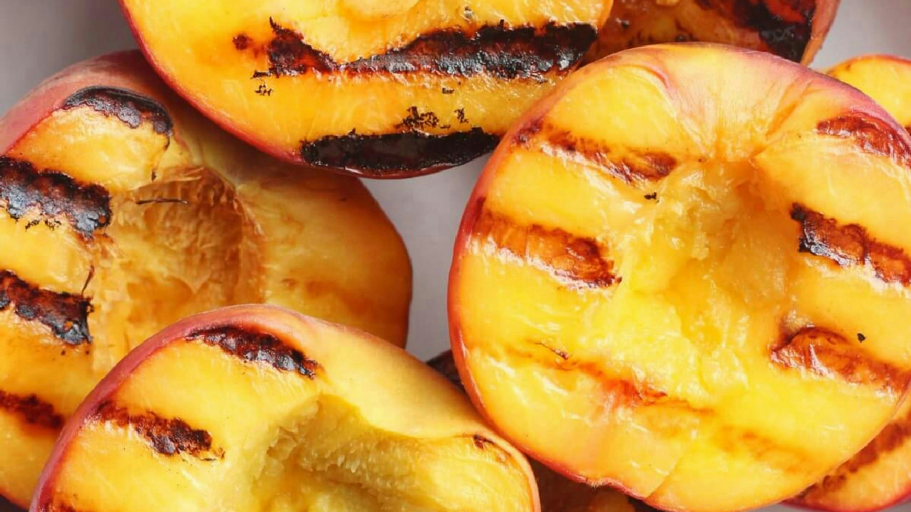 How To Grill Peaches (Healthy Summer Dessert Recipe)