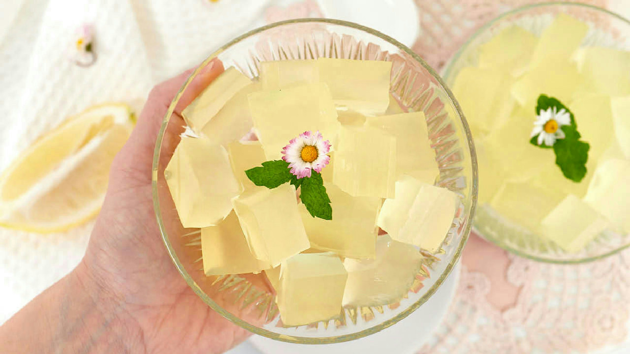 Homemade Lemon Jello (With Real Juice!) Homemade Lemon Jello (With Real Juice!)